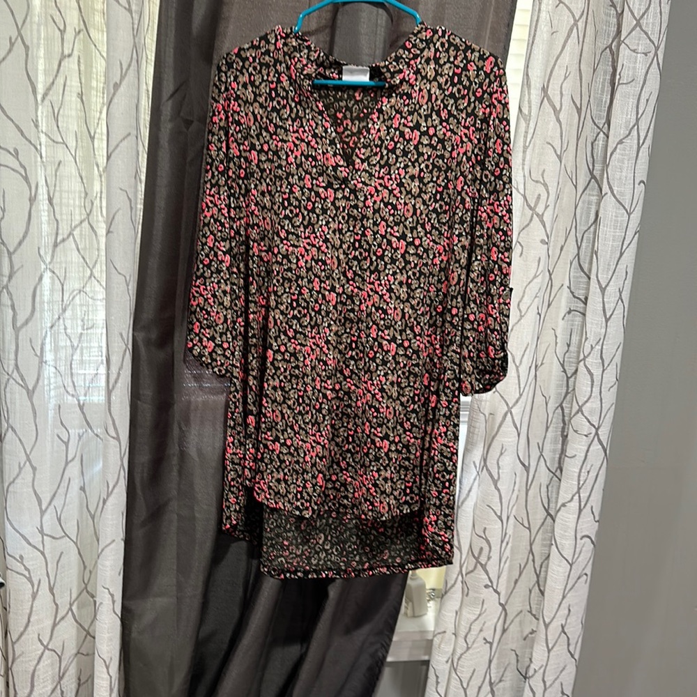 Dress shirt. Quarter length sleeve. High/low bottom design v neck